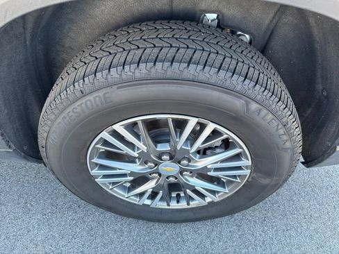 Used 2025 Chevrolet Traverse LT AWD/4WD image 13