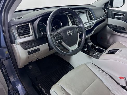 Certified 2018 Toyota Highlander Limited Platinum image 9
