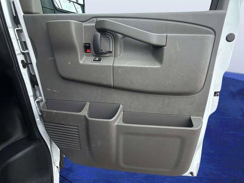 Used 2021 Chevrolet Express 2500 w/ Driver Convenience Package RWD image 17