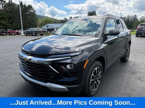 Used 2024 Chevrolet TrailBlazer LT w/ LT Cold Weather Package AWD/4WD image 1
