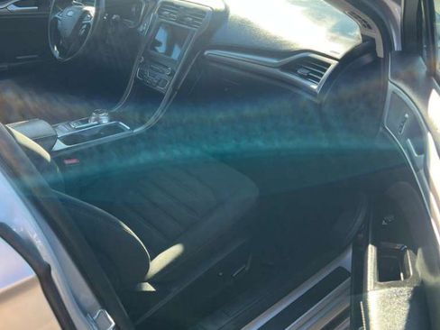 Used 2017 Ford Fusion SE w/ Fusion SE Technology Package image 31