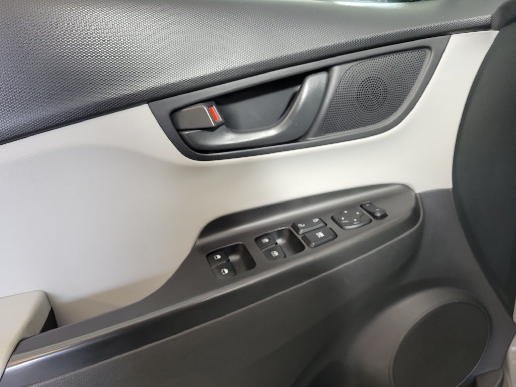 Used 2023 Hyundai Kona SEL FWD image 16