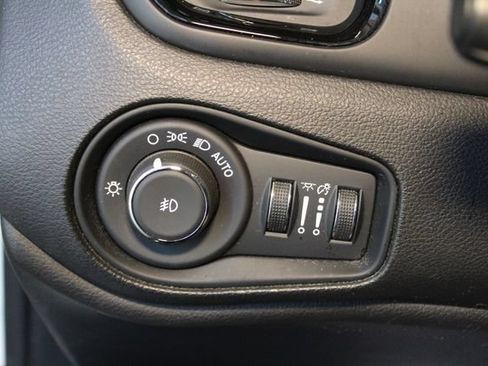 Used 2023 Jeep Renegade Altitude w/ Convenience Group I AWD/4WD image 15