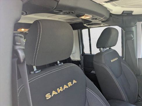 Used 2014 Jeep Wrangler Unlimited Sahara w/ Connectivity Group AWD/4WD image 18