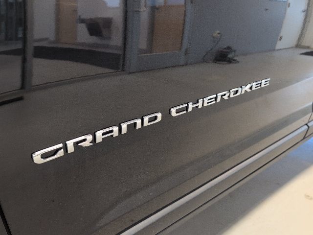 Used 2023 Jeep Grand Cherokee Limited AWD/4WD image 10