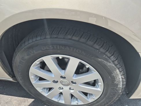 Used 2016 Chrysler Town & Country Touring w/ Driver Convenience Group image 18