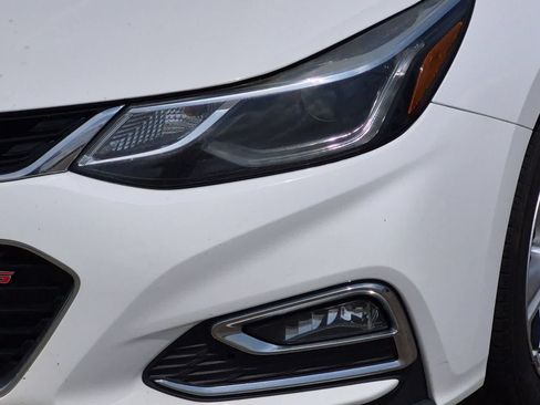 Used 2017 Chevrolet Cruze LT w/ Convenience Package FWD image 11