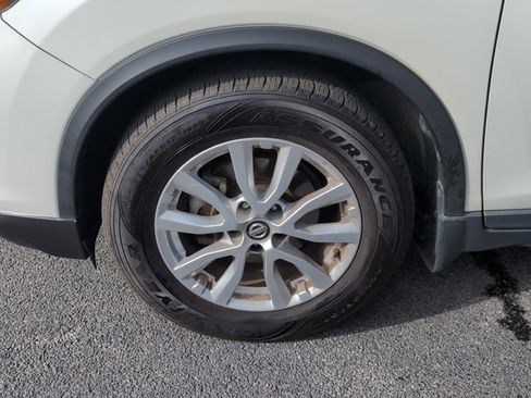 Used 2017 Nissan Rogue SV w/ SV Premium Package image 25