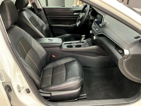 Used 2021 Nissan Altima 2.5 SR w/ SR Premium Package image 28