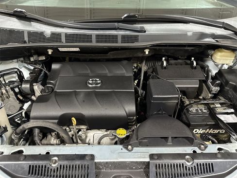 Used 2016 Toyota Sienna LE image 24
