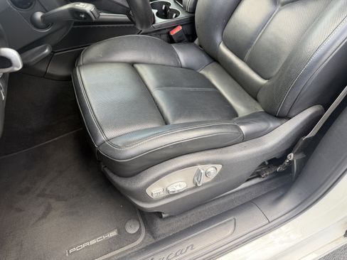 Used 2023 Porsche Macan Turbo AWD/4WD image 14