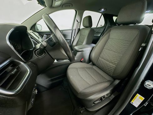 Used 2020 Chevrolet Equinox LT w/ Driver Convenience Package image 13