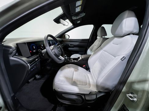 Used 2025 Hyundai Santa Cruz SE FWD image 14