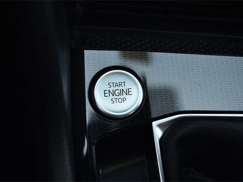 New 2025 Volkswagen Taos SE image 16