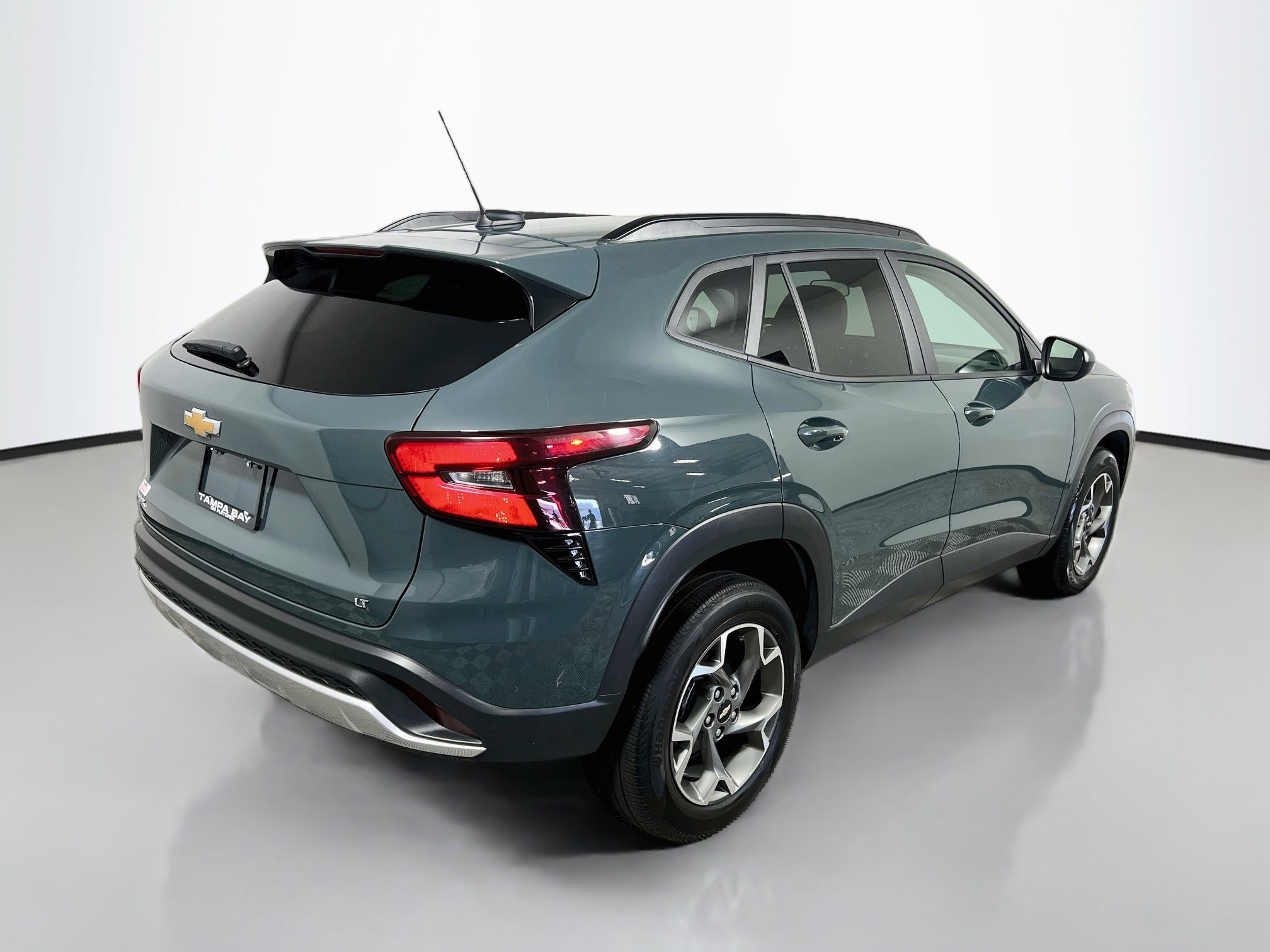 Used 2025 Chevrolet Trax LT FWD image 4