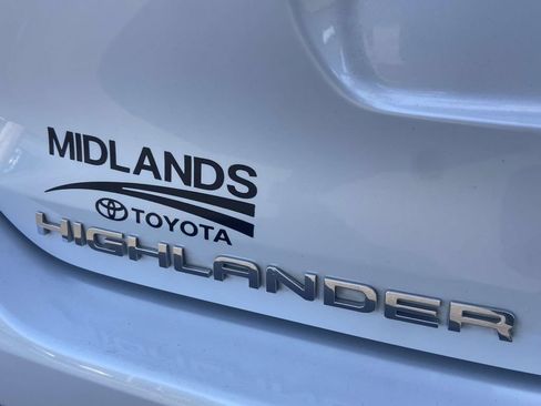 Used 2022 Toyota Highlander Limited AWD/4WD image 9