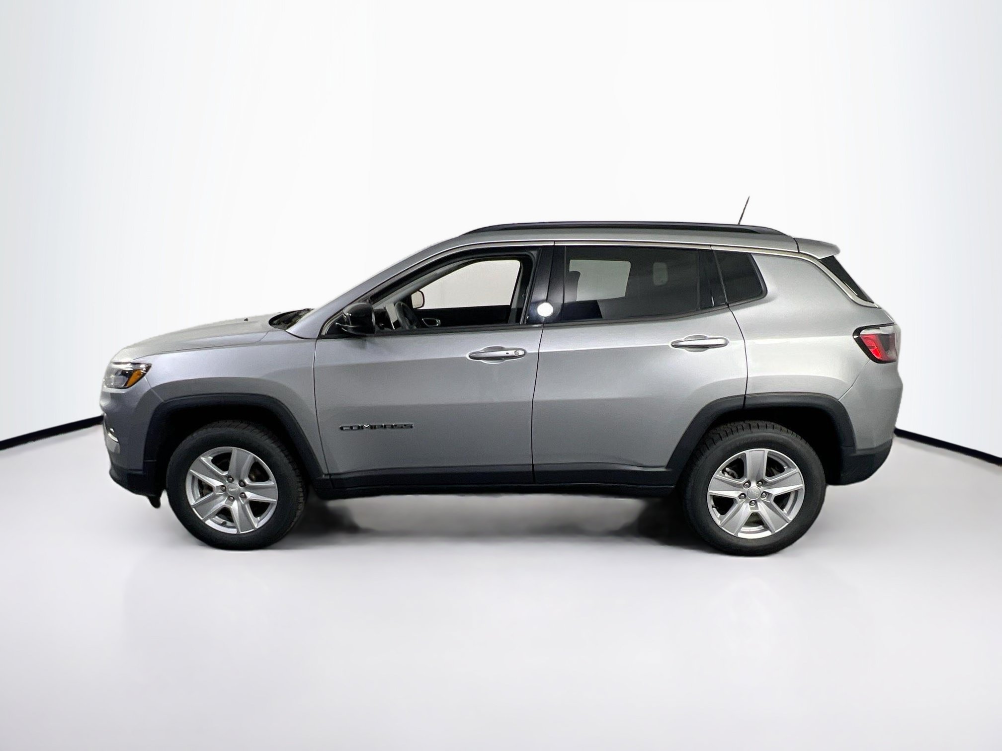 Used 2022 Jeep Compass Latitude AWD/4WD image 8