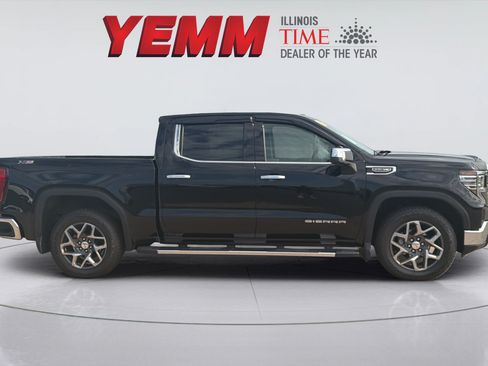 Used 2022 GMC Sierra 1500 SLT w/ SLT Convenience Package AWD/4WD image 9