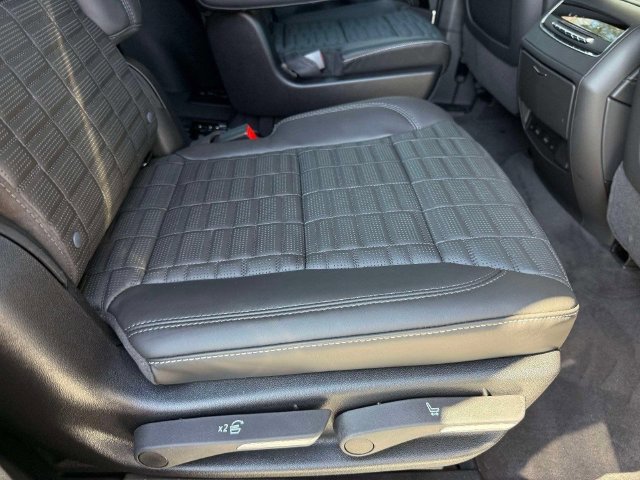 Used 2026 Cadillac Escalade V w/ LPO, ONYX Package AWD/4WD image 30