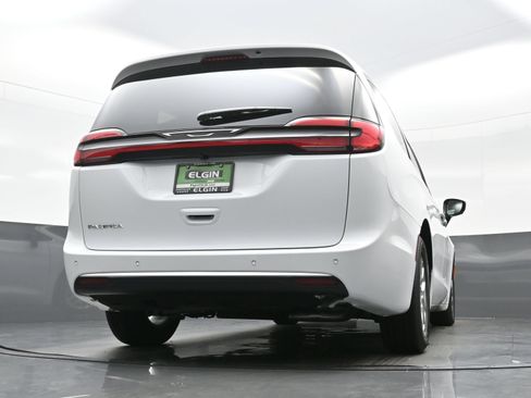 New 2027 Chrysler Pacifica Select FWD image 17