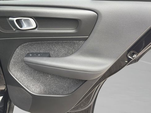 Used 2025 Volvo XC40 B5 Plus image 24