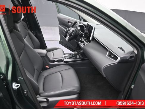 Used 2026 Toyota Corolla Cross XLE AWD/4WD image 31