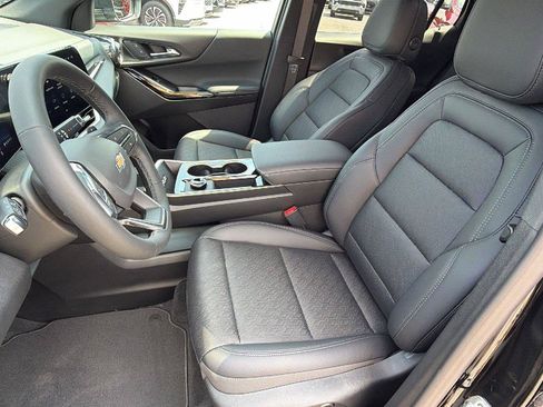 New 2027 Chevrolet Equinox LT w/ Convenience Package II FWD image 4