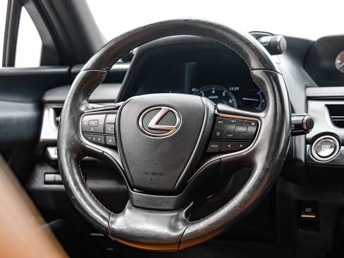 Used 2019 Lexus UX 200 w/ Premium Package FWD image 15