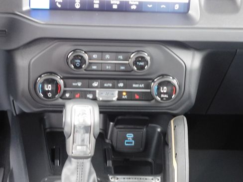 New 2025 Ford Bronco Badlands image 17