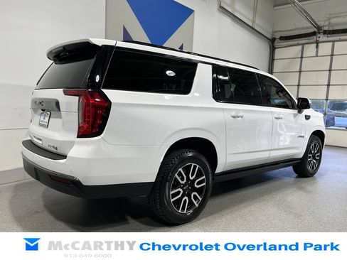 Used 2023 GMC Yukon XL AT4 w/ Technology Package AWD/4WD image 5