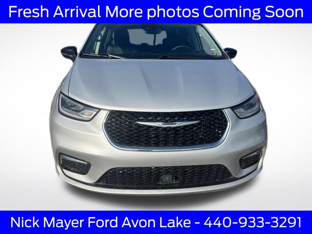 Used 2024 Chrysler Pacifica Touring-L FWD image 10