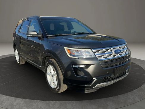 Used 2019 Ford Explorer XLT w/ Equipment Group 202A image 4