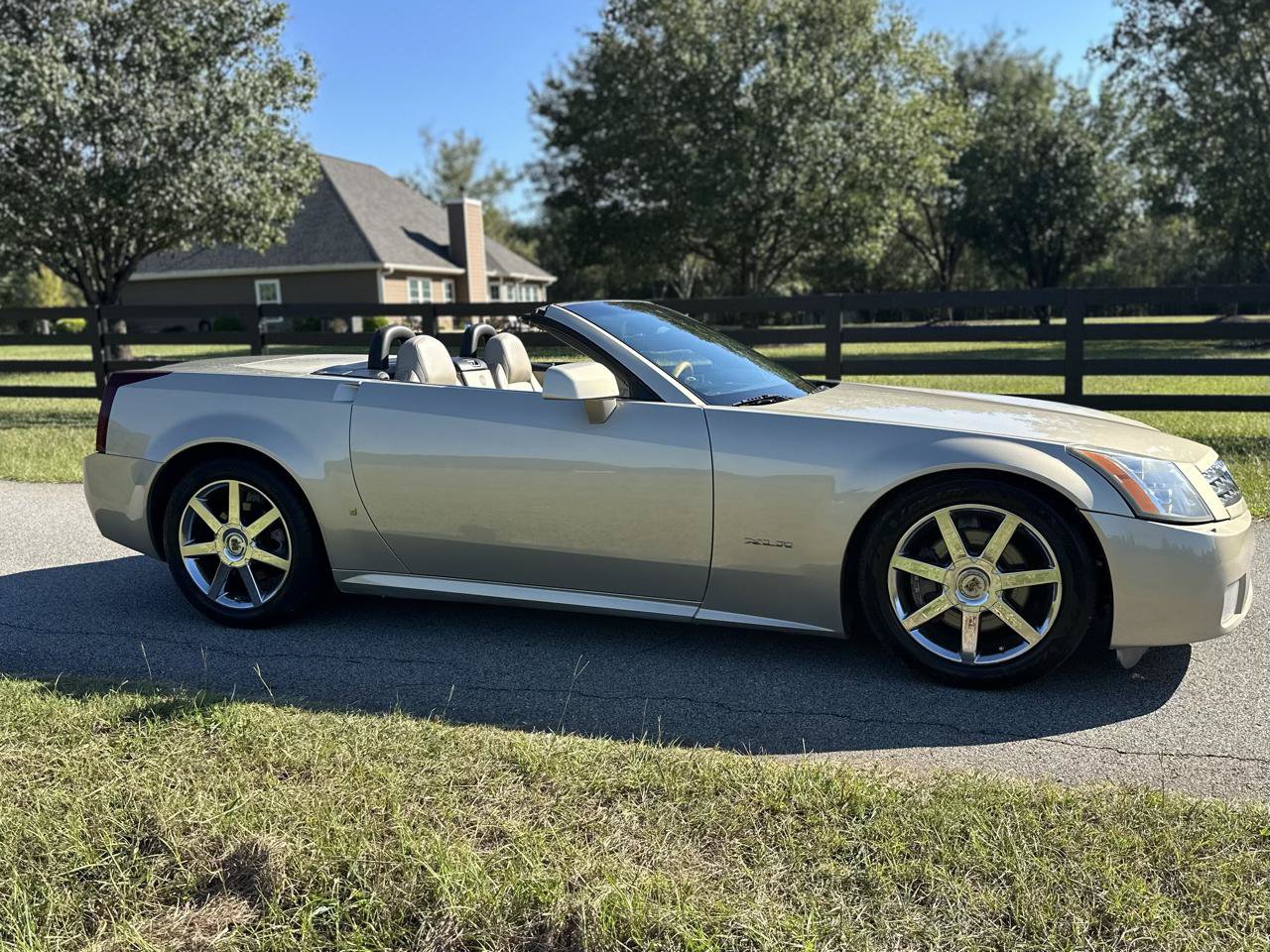 Used 2006 Cadillac XLR RWD image 6