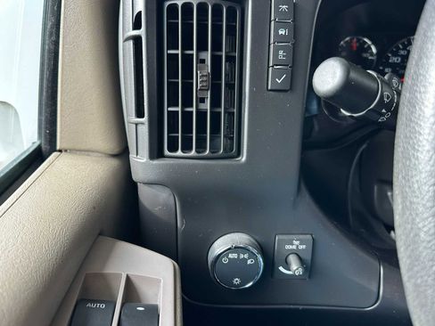 Used 2014 Chevrolet Express 4500 w/ RV Package image 42