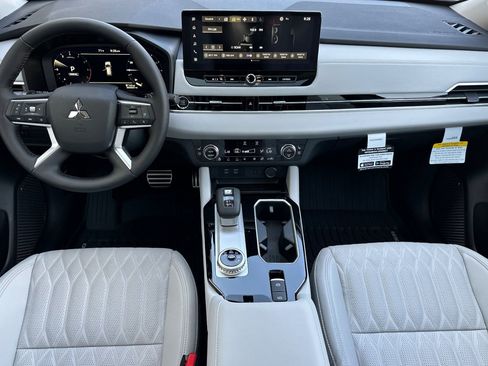 New 2025 Mitsubishi Outlander SEL image 12