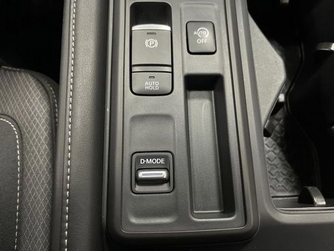 Used 2024 Nissan Pathfinder S image 21