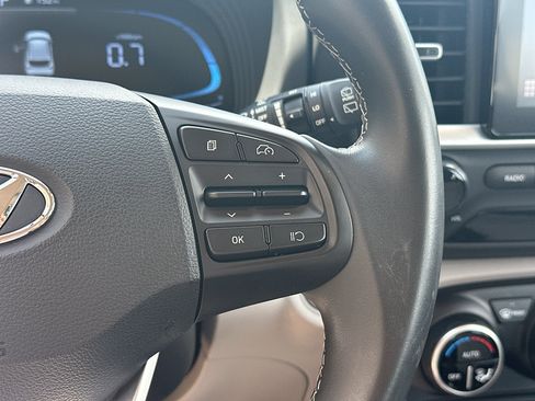 Used 2025 Hyundai Venue SEL FWD image 15