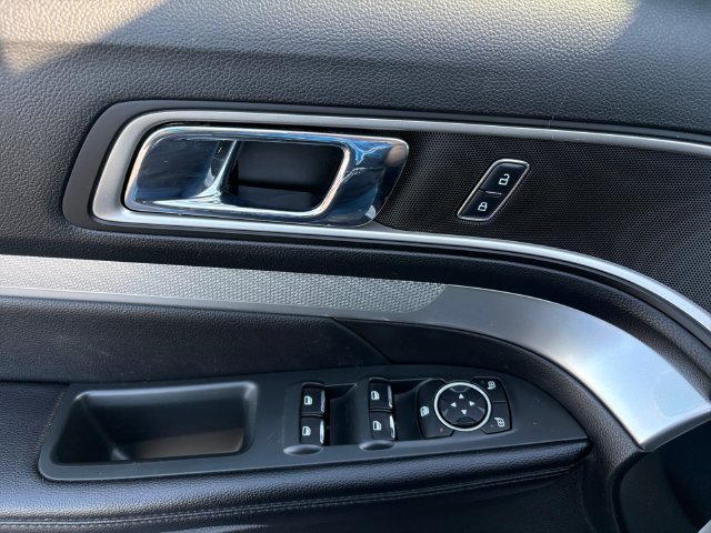 Used 2017 Ford Explorer XLT w/ Equipment Group 201A AWD/4WD image 20