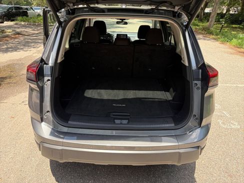 Used 2025 Nissan Rogue SV FWD image 32