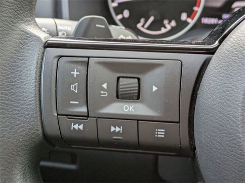 Used 2022 Nissan Rogue SV image 26