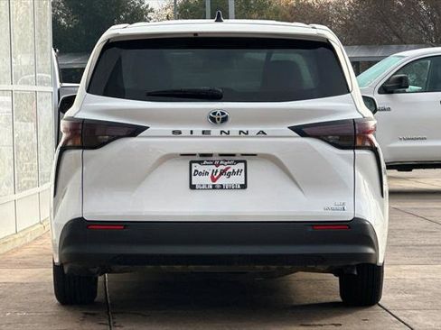 Certified 2024 Toyota Sienna LE image 6