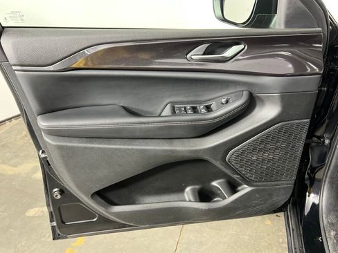 Used 2023 Jeep Grand Cherokee Laredo image 20