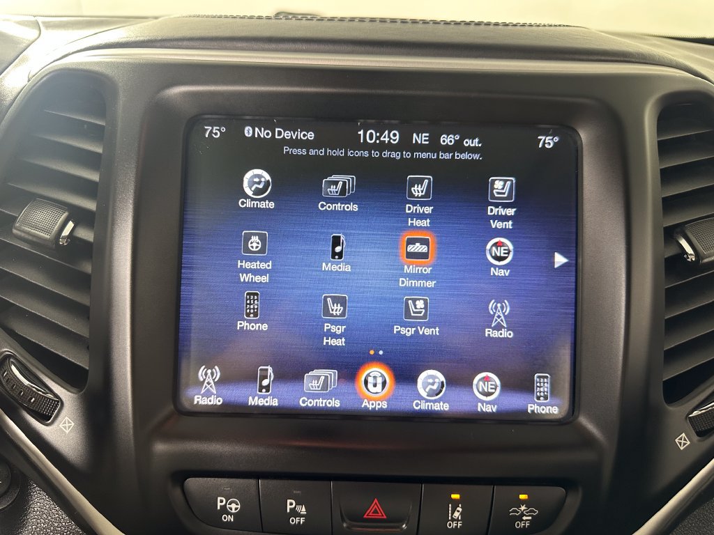 Used 2017 Jeep Cherokee Overland w/ Technology Group AWD/4WD image 31