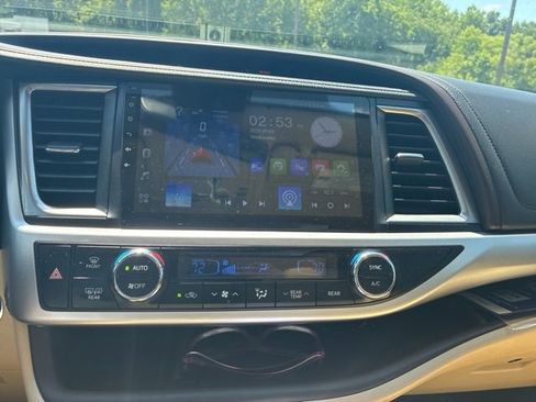 Used 2018 Toyota Highlander XLE FWD image 7
