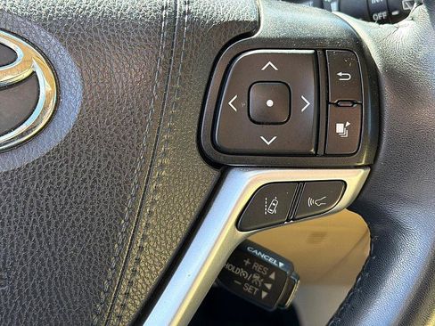 Used 2019 Toyota Highlander XLE image 17