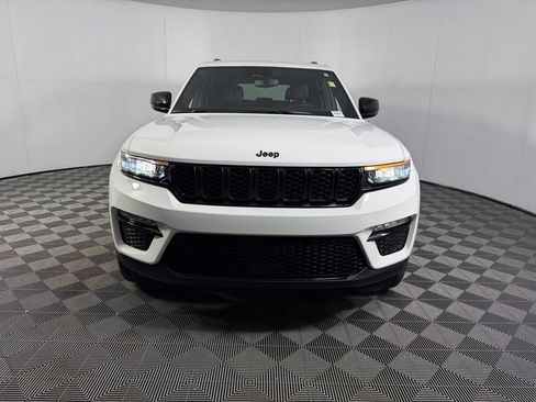 Used 2024 Jeep Grand Cherokee Limited w/ Black Appearance Package AWD/4WD image 11