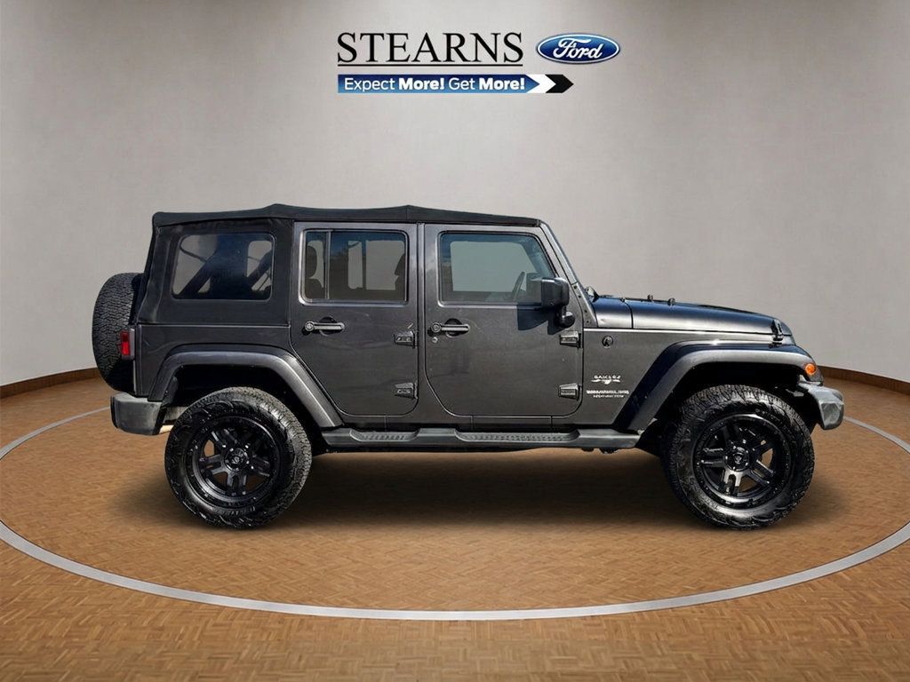 Used 2017 Jeep Wrangler Unlimited Sahara w/ Connectivity Group AWD/4WD image 15