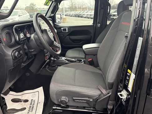Used 2024 Jeep Gladiator Rubicon w/ Technology Group image 18