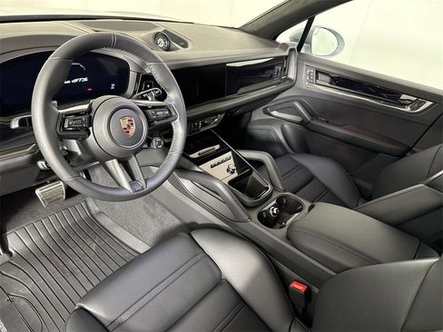 New 2025 Porsche Cayenne GTS image 4