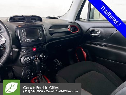 Used 2017 Jeep Renegade Trailhawk w/ Cold Weather Group II AWD/4WD image 26
